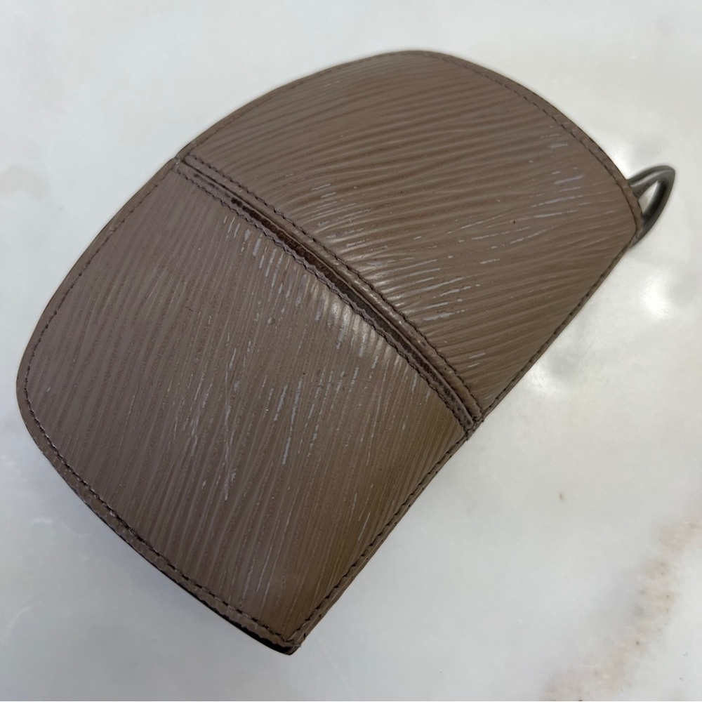 Louis Vuitton Lilac Epi Wallet | Chic Clamshell Design | Silvertone Hardware - Picture 3 of 16